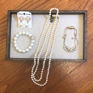 Vintage costume jewelry - lot / set of pearls!